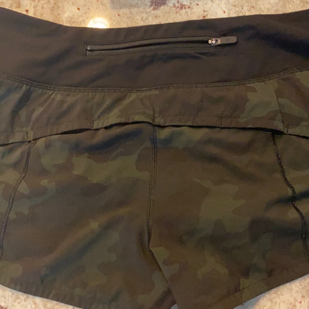 Lululemon Camo Size 6 speed up shorts
